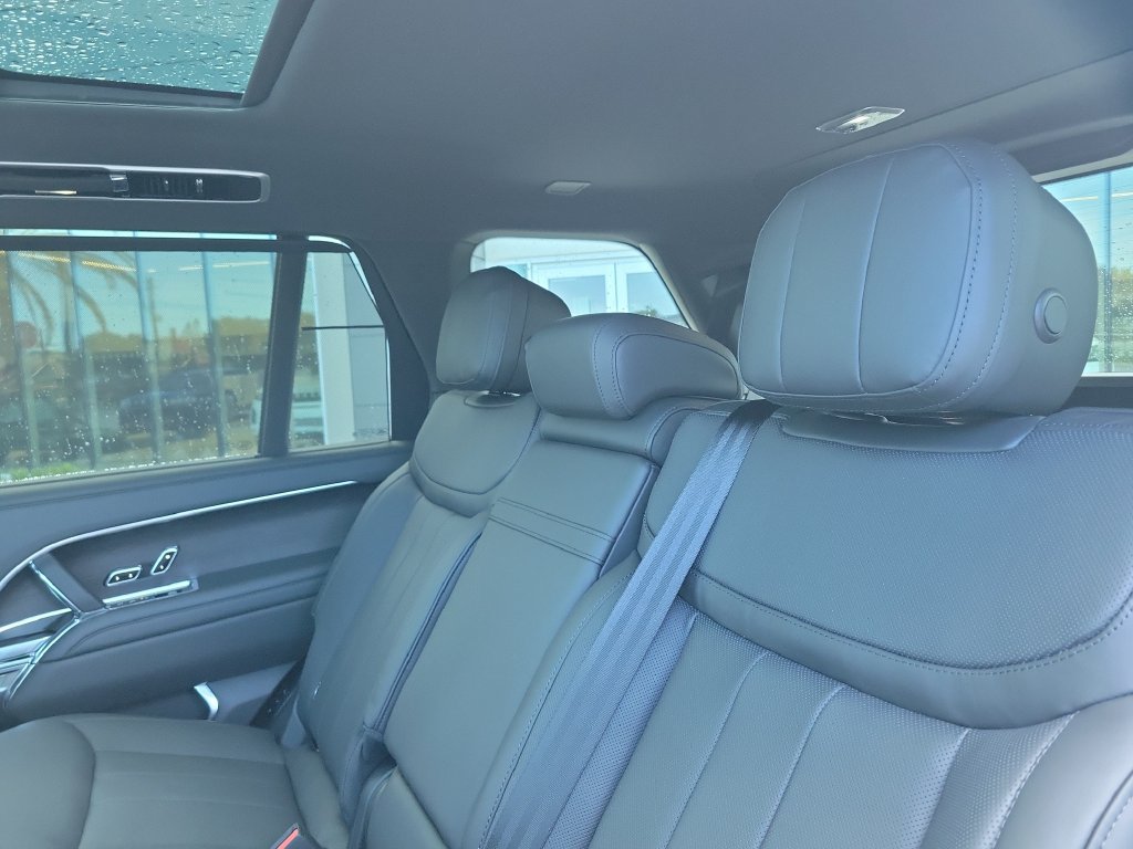 New 2026 Land Rover Range Rover Long Wheelbase SE AWD/4WD image 15