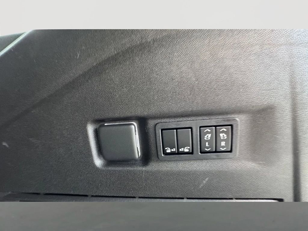 Used 2021 GMC Yukon XL Denali w/ Denali Ultimate Package image 12