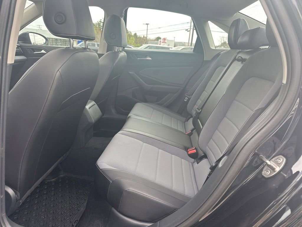 Used 2026 Volkswagen Jetta SE w/ Black Wheel Package FWD image 33