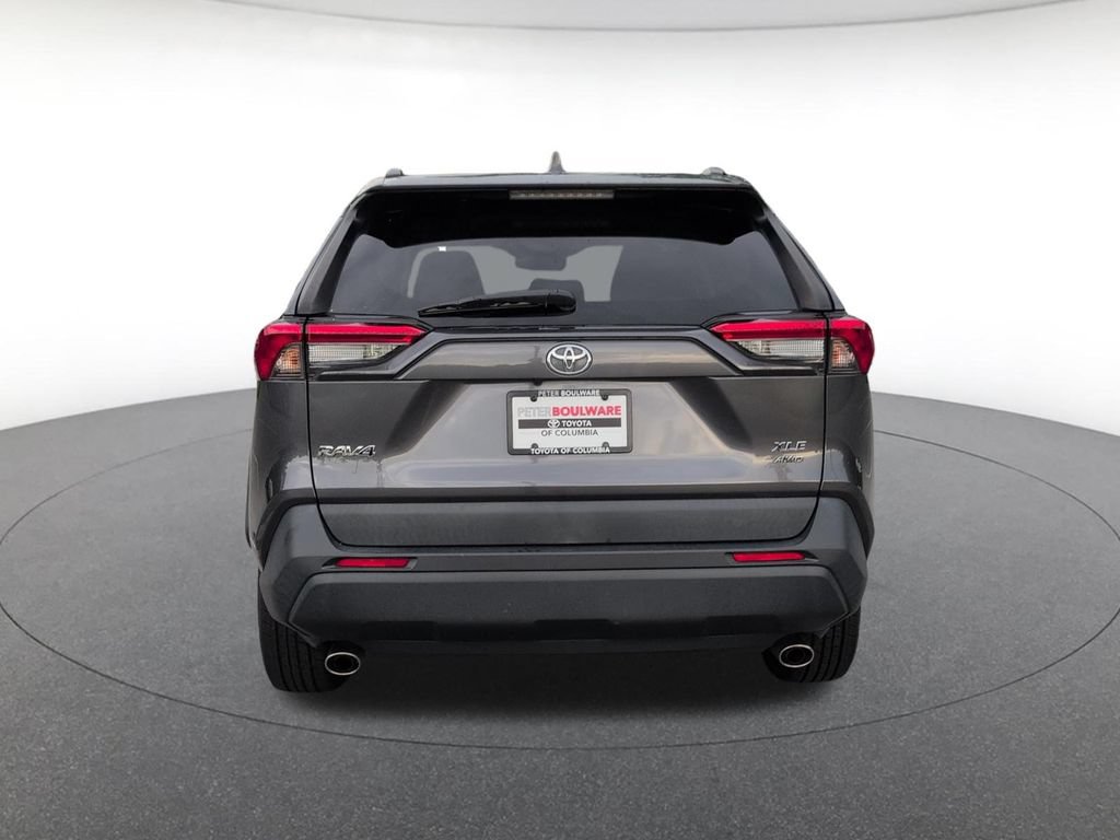 Used 2020 Toyota RAV4 XLE AWD/4WD image 4