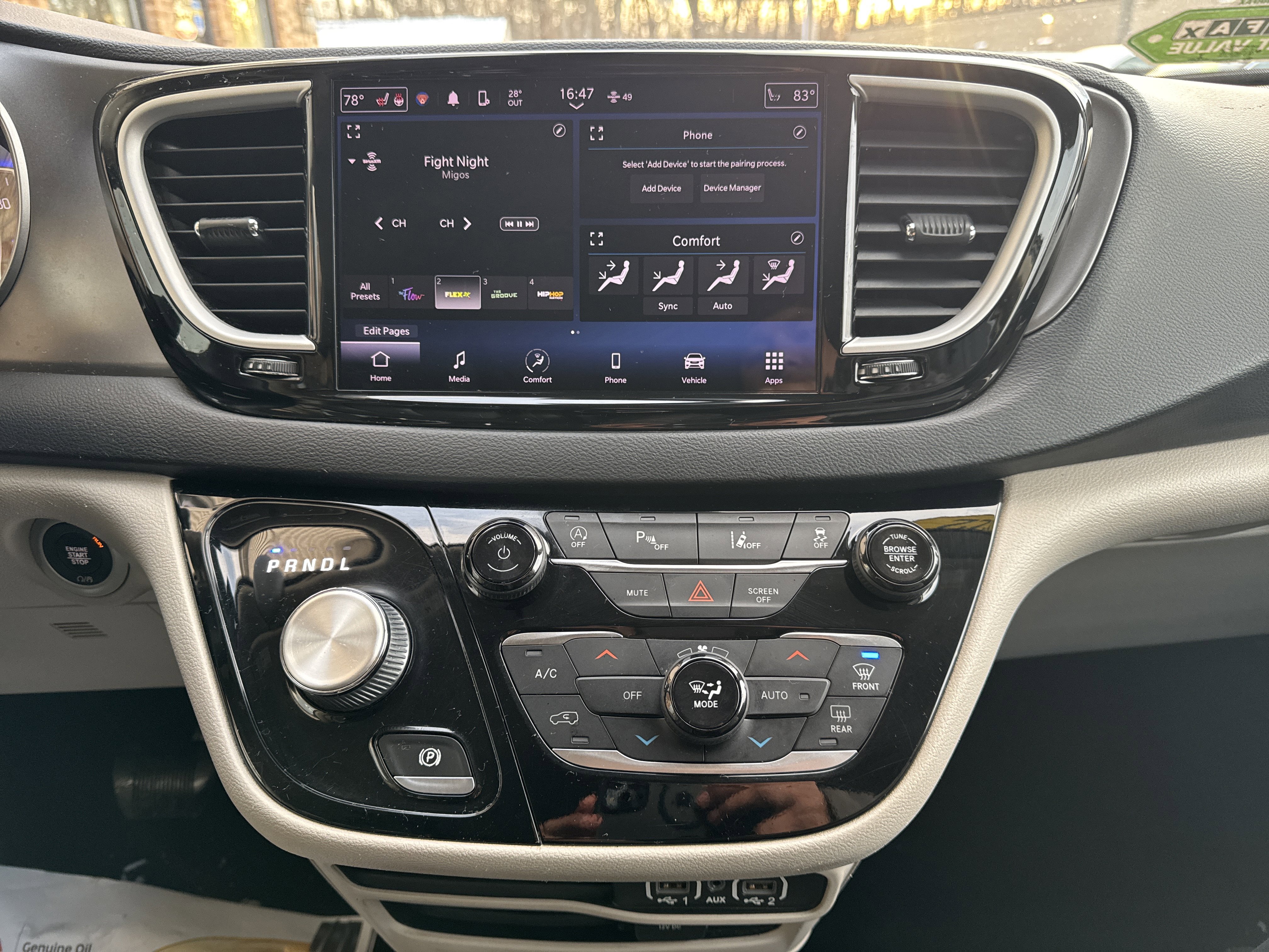 Used 2022 Chrysler Pacifica Touring-L image 16