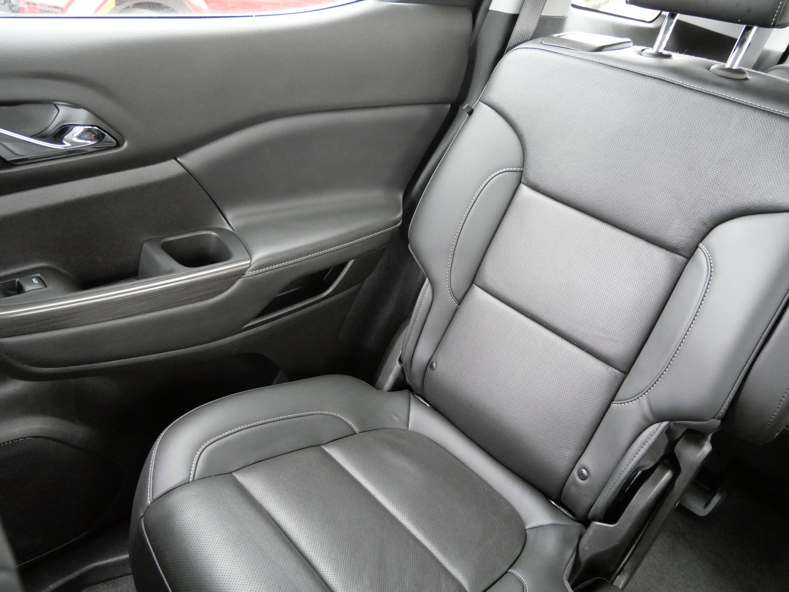 Used 2022 GMC Acadia SLT w/ Elevation Edition image 12