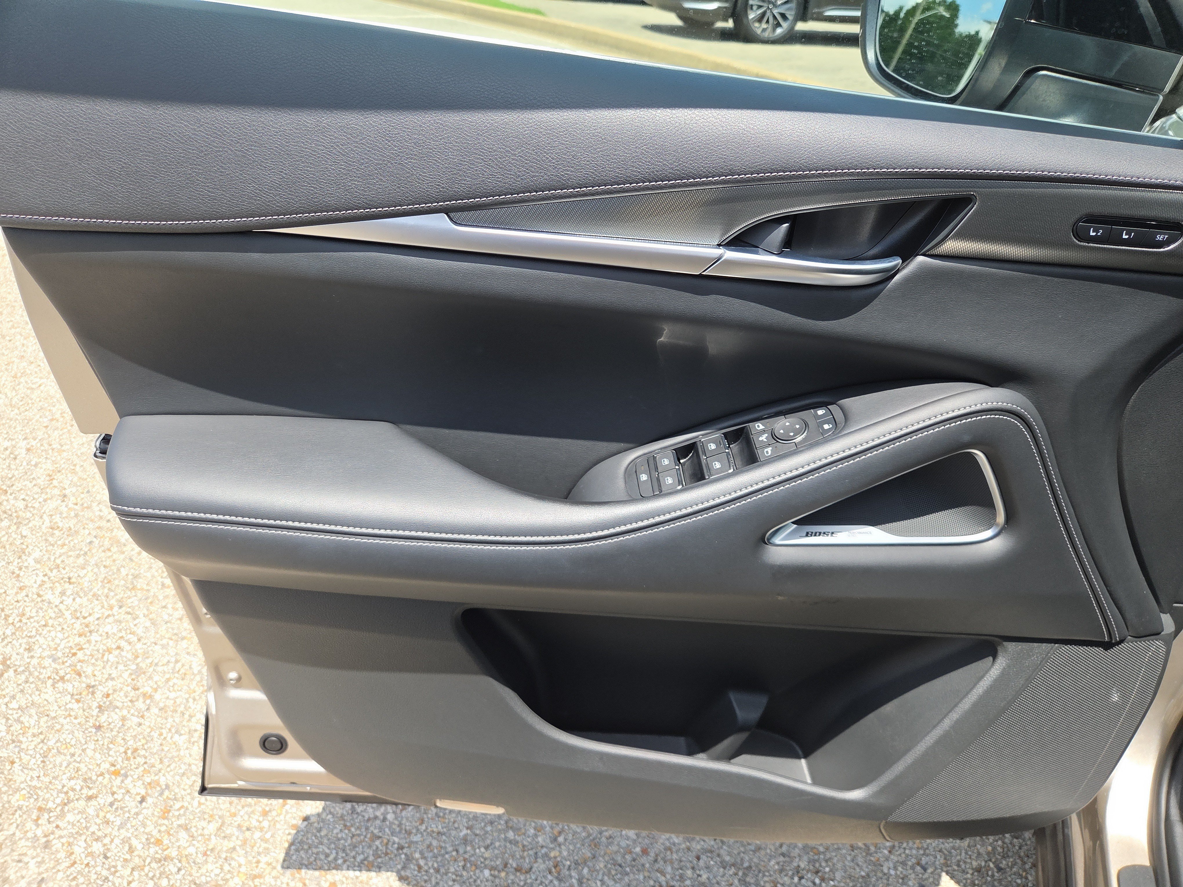 Used 2023 INFINITI QX60 Luxe w/ Performance Audio Package FWD image 6