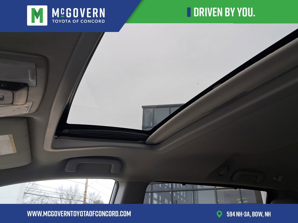 Used 2015 Toyota Sienna XLE w/ XLE Navigation Package FWD image 15