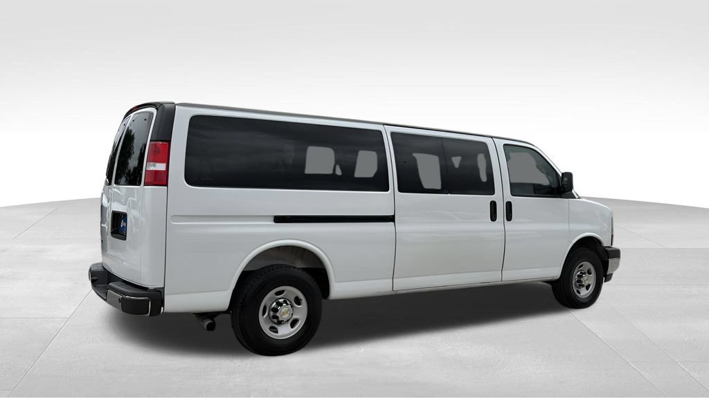 Used 2025 Chevrolet Express 3500 LT w/ LT Preferred Equipment Group RWD image 10