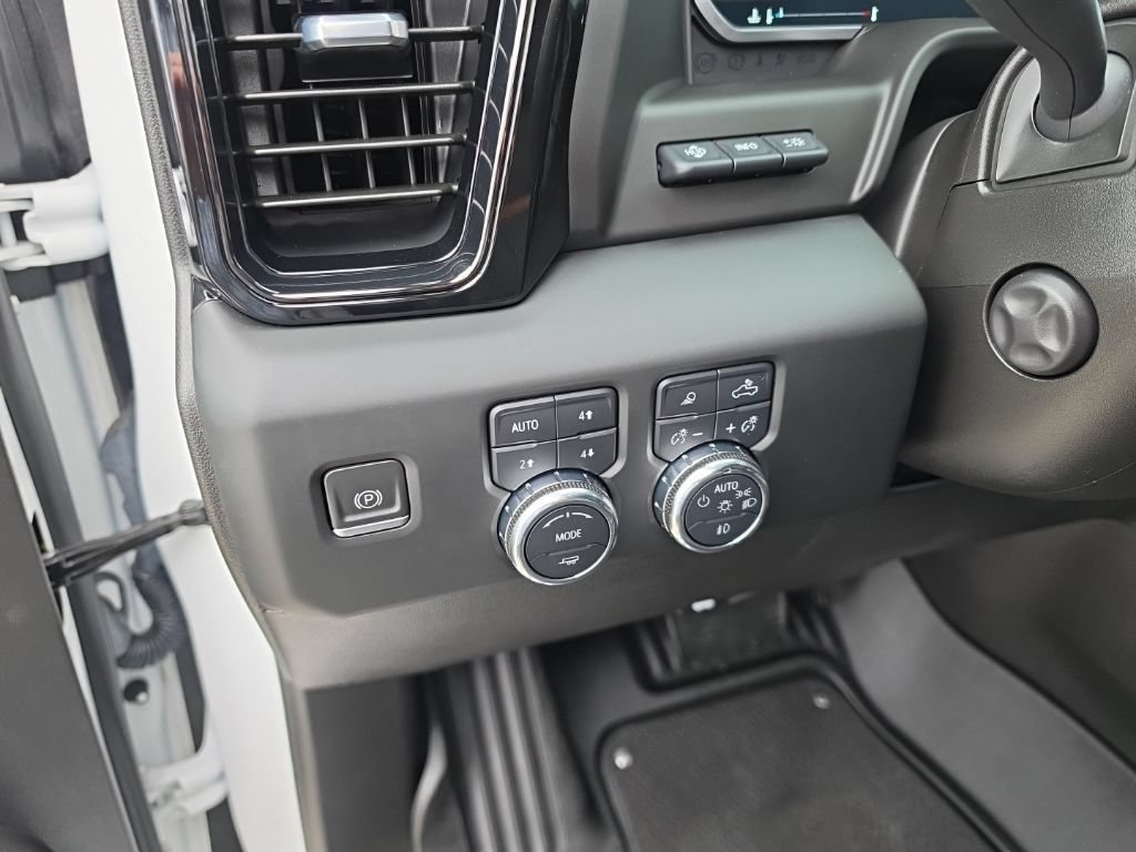 Used 2023 GMC Sierra 1500 AT4 w/ Technology Package AWD/4WD image 22
