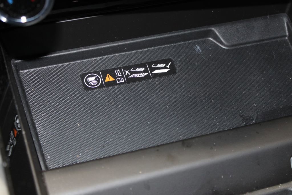 Used 2025 Chevrolet Suburban Z71 image 24