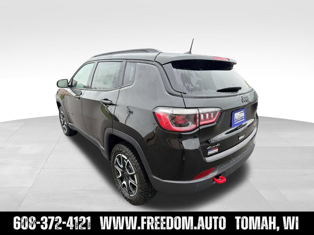 New 2026 Jeep Compass Trailhawk w/ Sun, Sound & Navigation Group AWD/4WD video 3