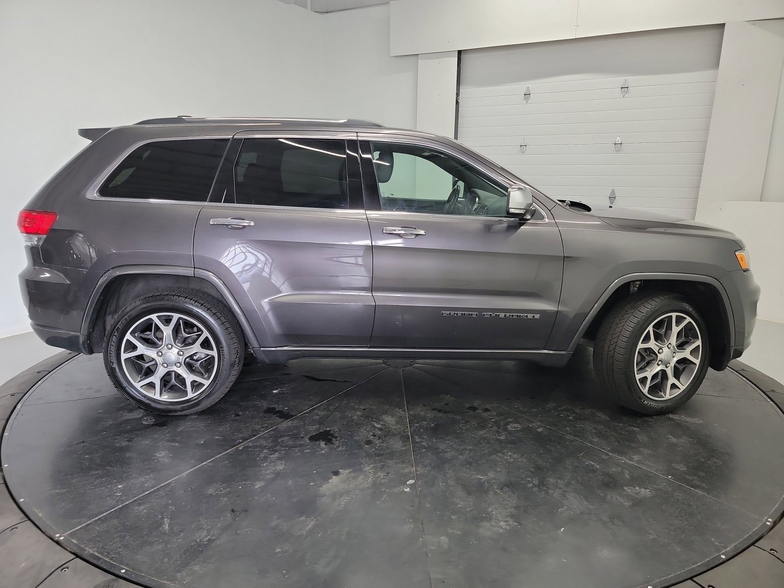 Used 2019 Jeep Grand Cherokee Overland AWD/4WD image 11