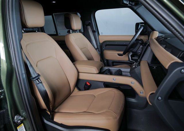 New 2026 Land Rover Defender 130 X-Dynamic SE image 3