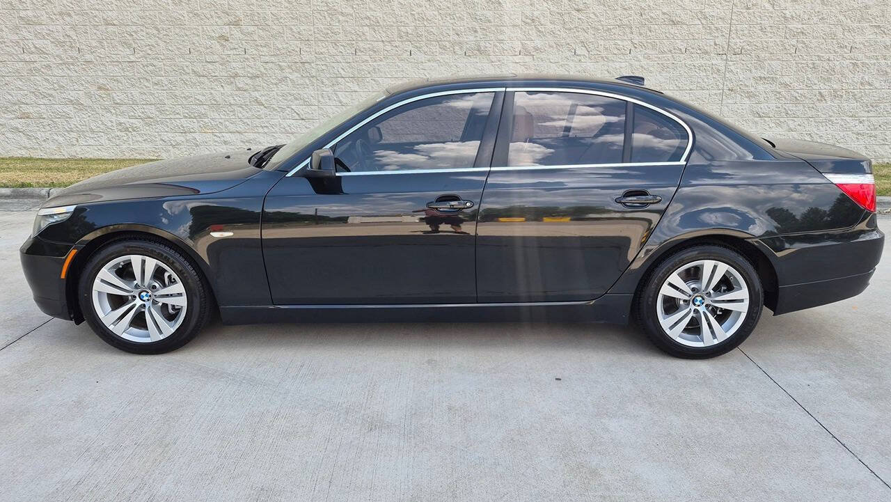 Used 2010 BMW 528i Sedan RWD image 3