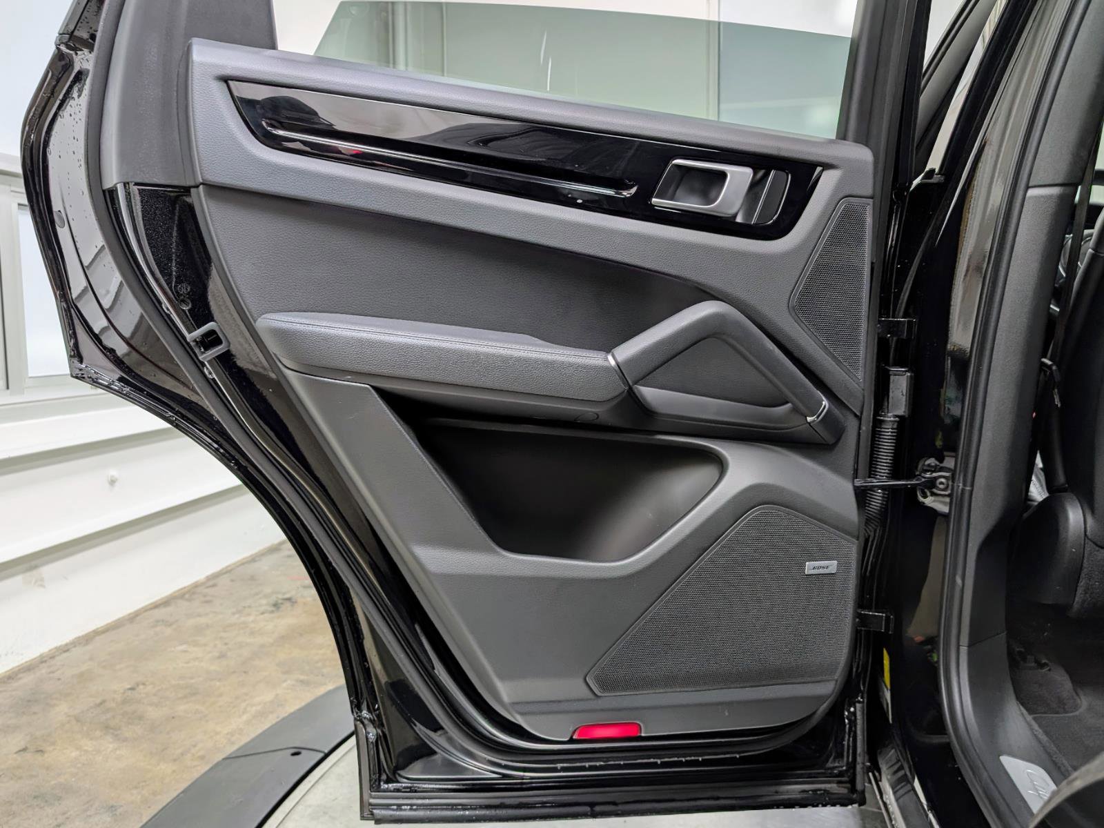 Used 2022 Porsche Cayenne Platinum Edition w/ Premium Package image 17