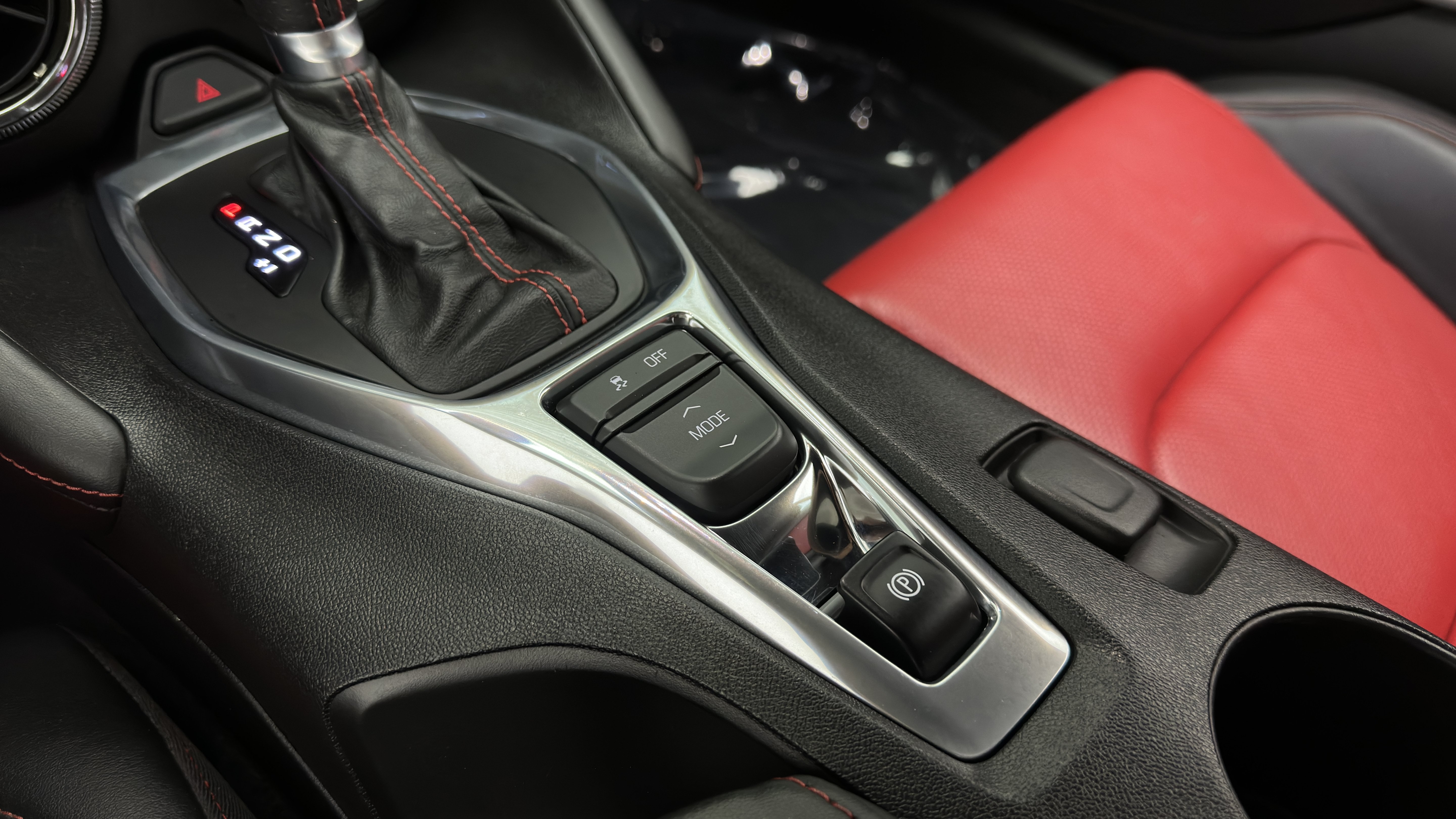 Used 2016 Chevrolet Camaro SS RWD image 13