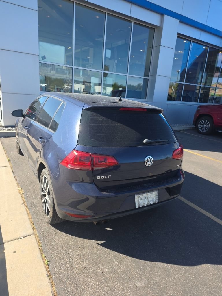 Used 2015 Volkswagen Golf 4-Door FWD image 3