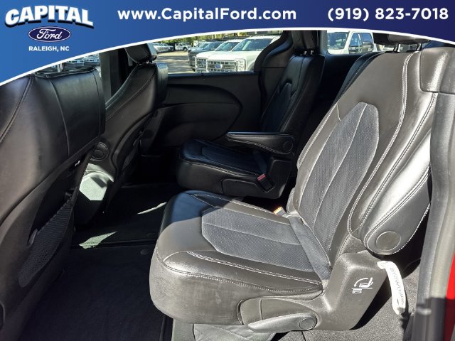 Used 2025 Chrysler Pacifica Select FWD image 17