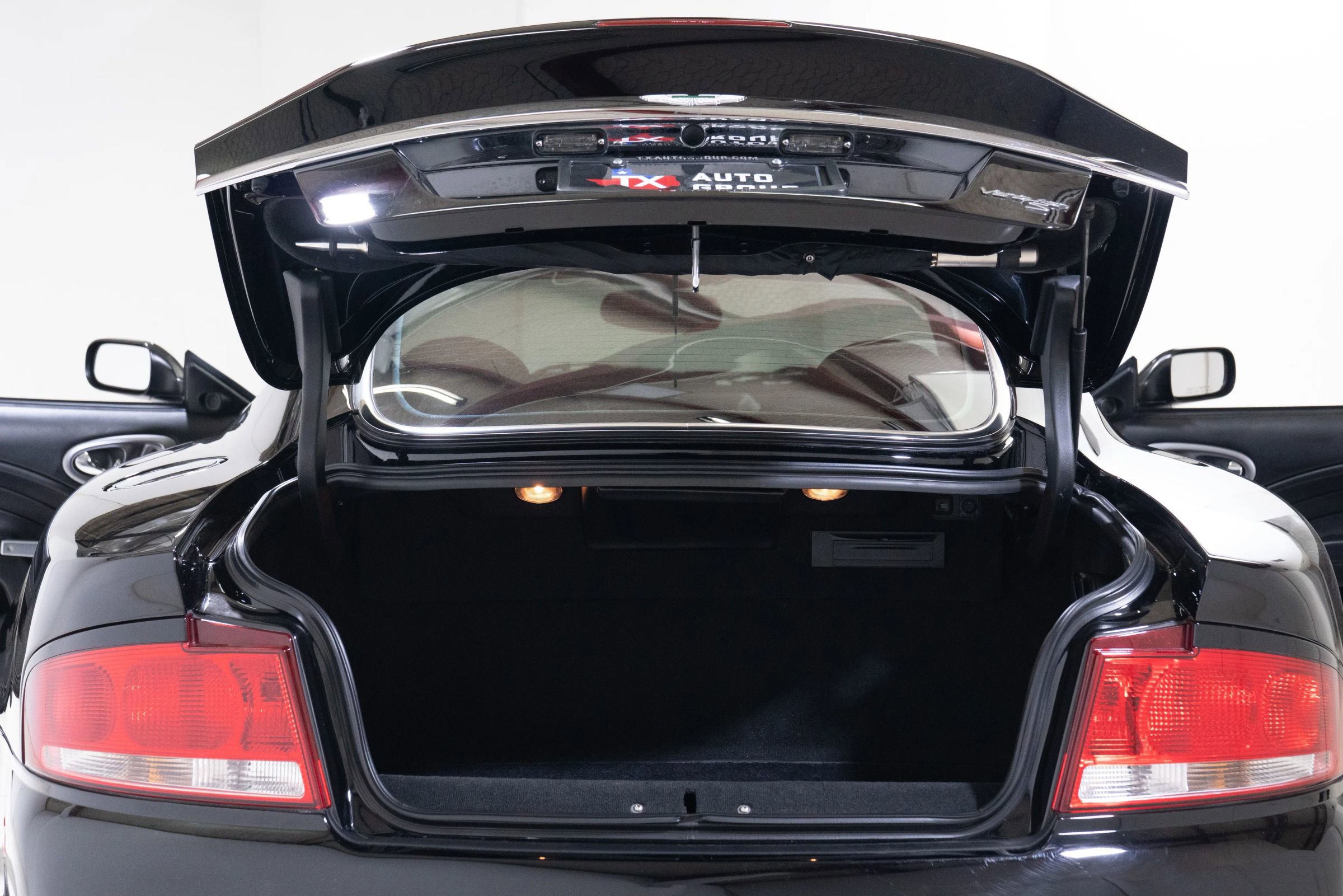 Used 2006 Aston Martin Vanquish S image 48