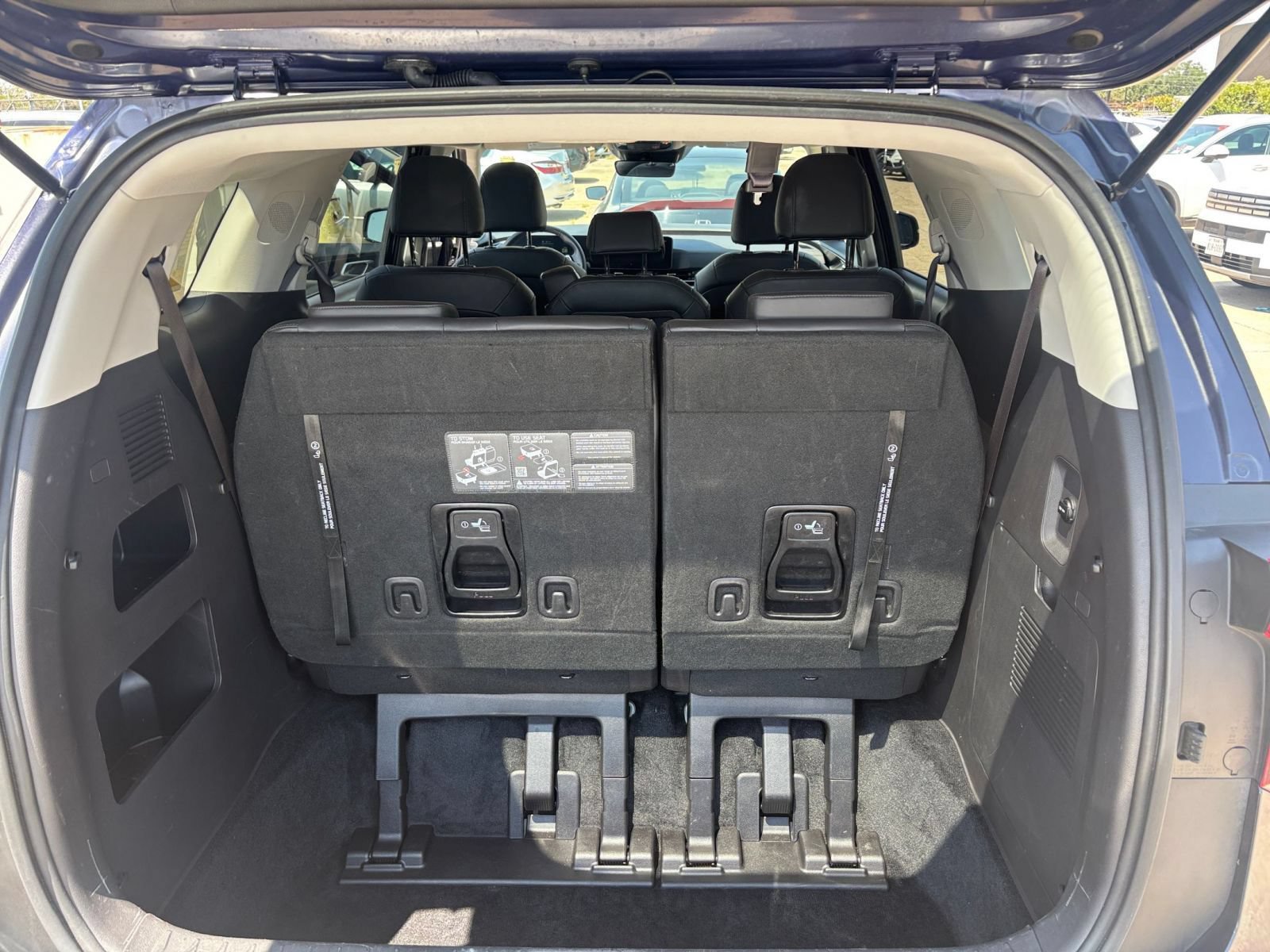 Used 2026 Kia Carnival FWD image 29