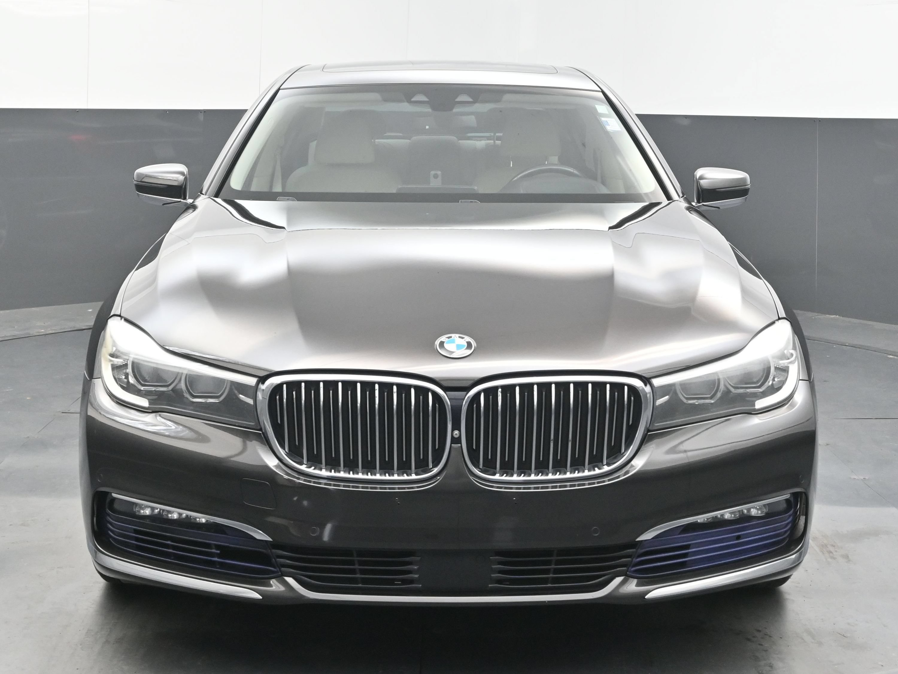 Used 2017 BMW 740i xDrive AWD/4WD image 4