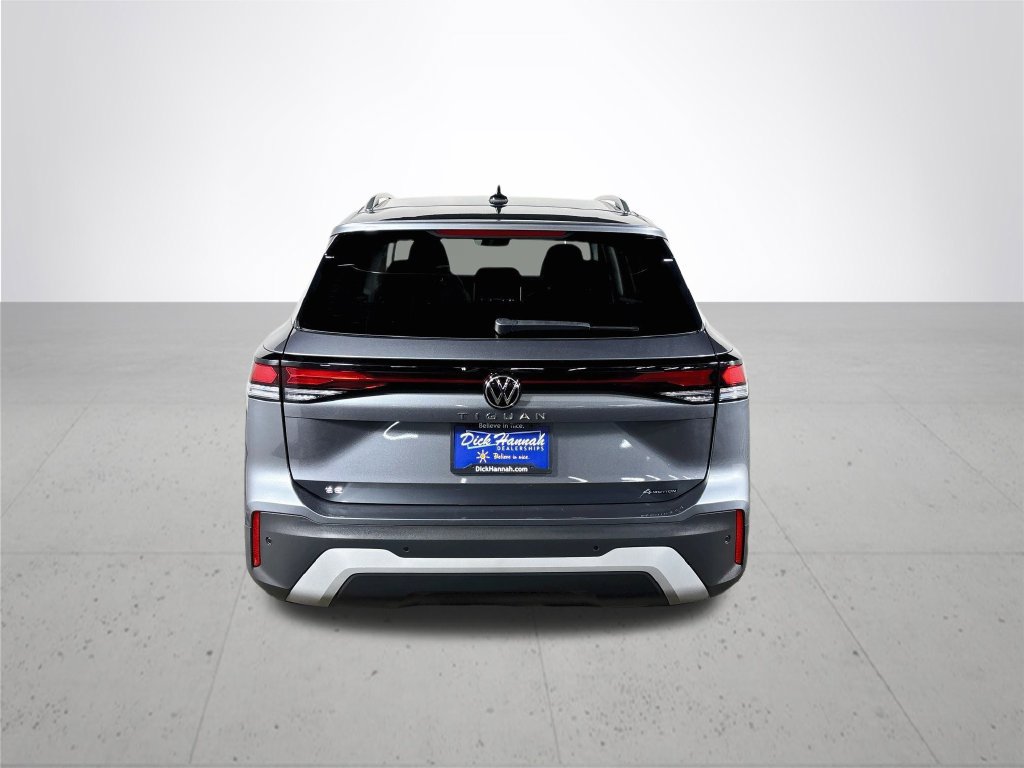 Used 2025 Volkswagen Tiguan SE AWD/4WD image 7