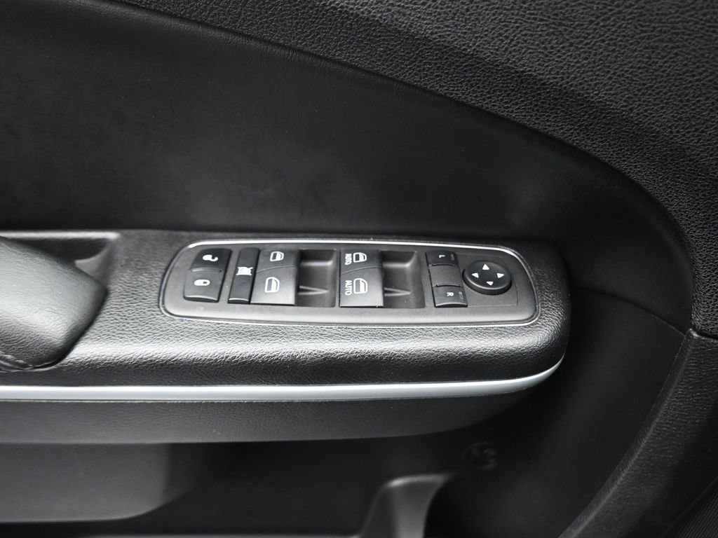 Used 2023 Chrysler 300 Touring image 13