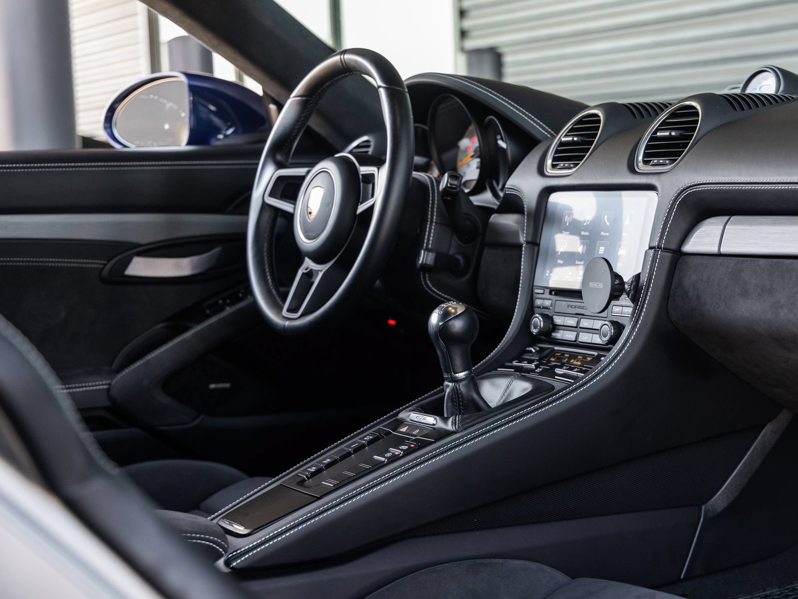 Certified 2020 Porsche 718 Cayman GT4 RWD image 49
