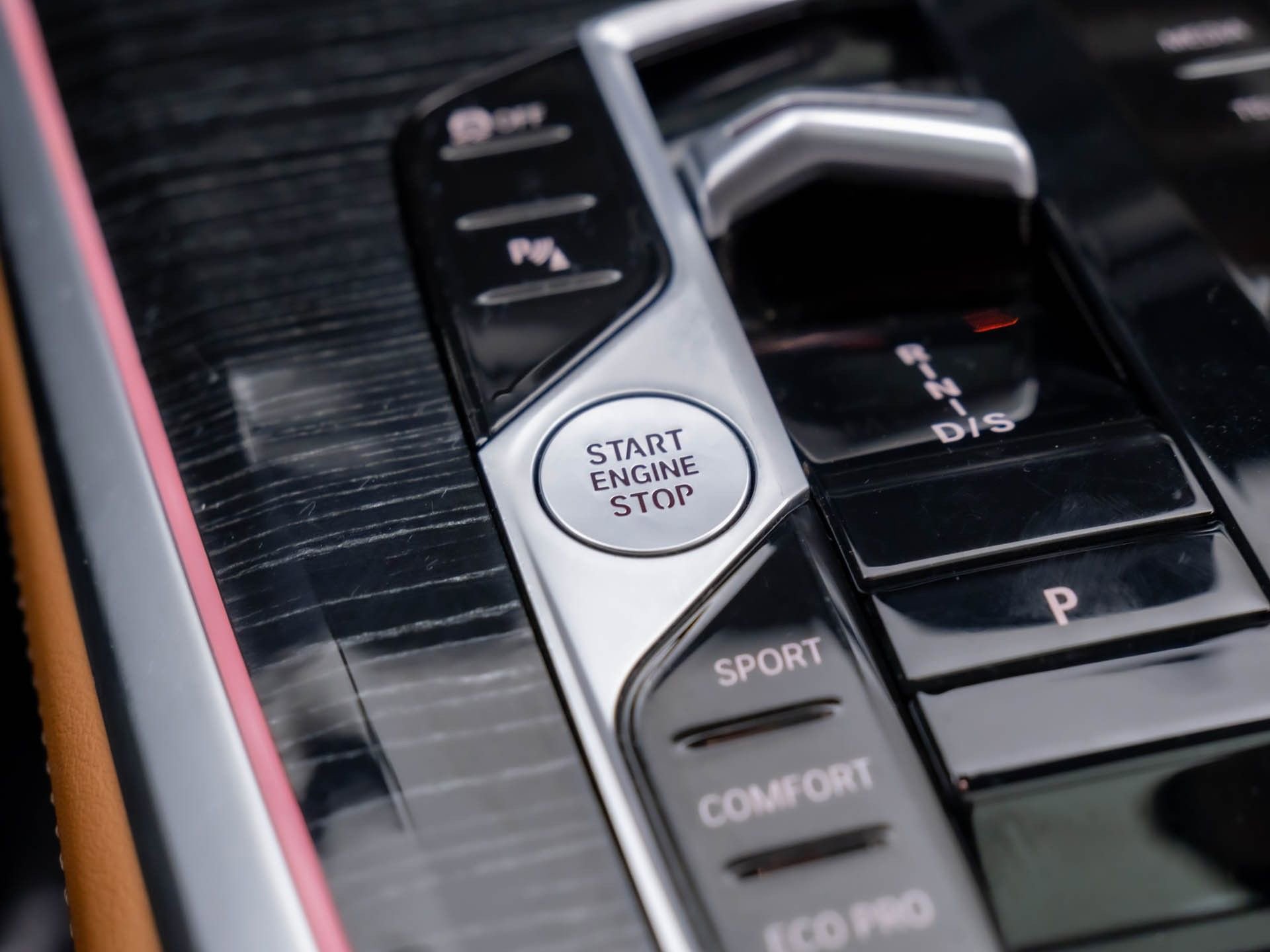 Used 2024 BMW X5 xDrive40i w/ M Sport Package image 21