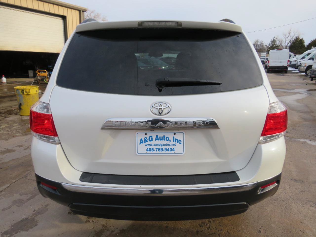 Used 2012 Toyota Highlander Limited w/ Tow Pkg FWD image 5