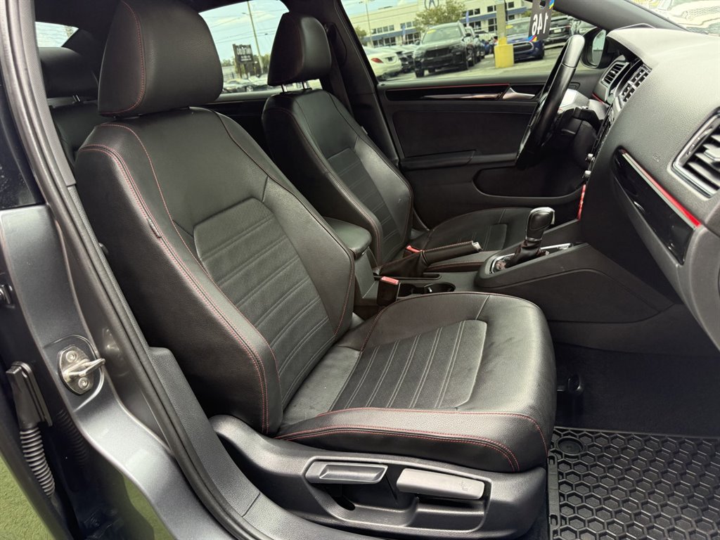 Used 2018 Volkswagen Jetta GLI FWD image 14
