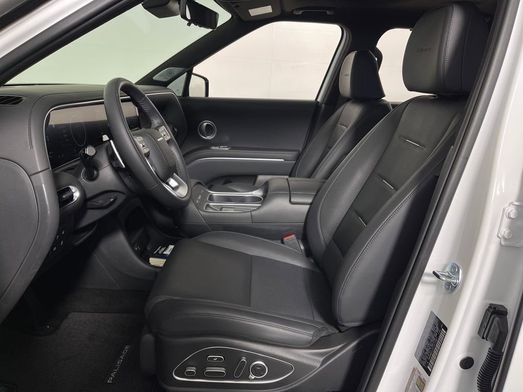 Used 2026 Hyundai Palisade Calligraphy FWD image 12