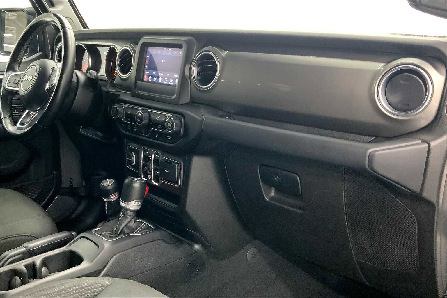 Used 2020 Jeep Wrangler Unlimited Sahara image 10