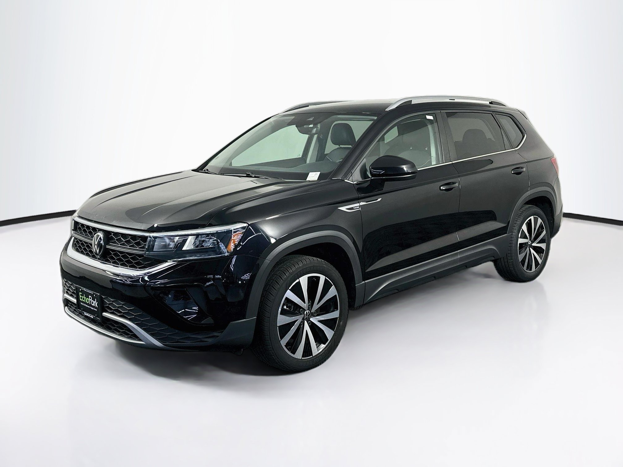 Used 2023 Volkswagen Taos SE FWD image 3