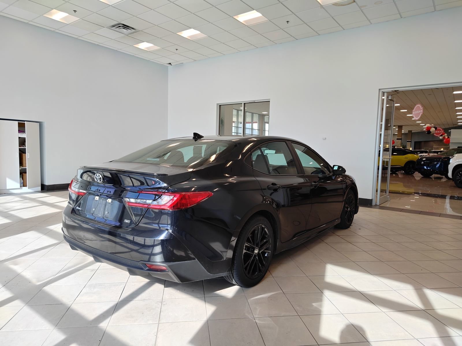 Used 2025 Toyota Camry SE image 3