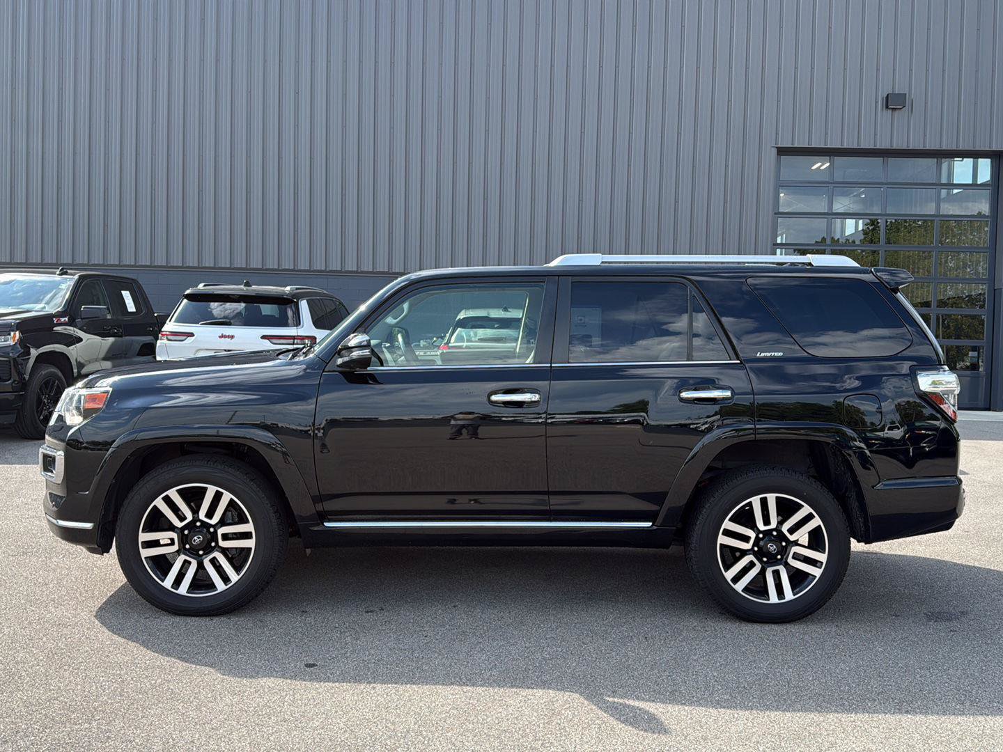 Used 2023 Toyota 4Runner Limited AWD/4WD image 5