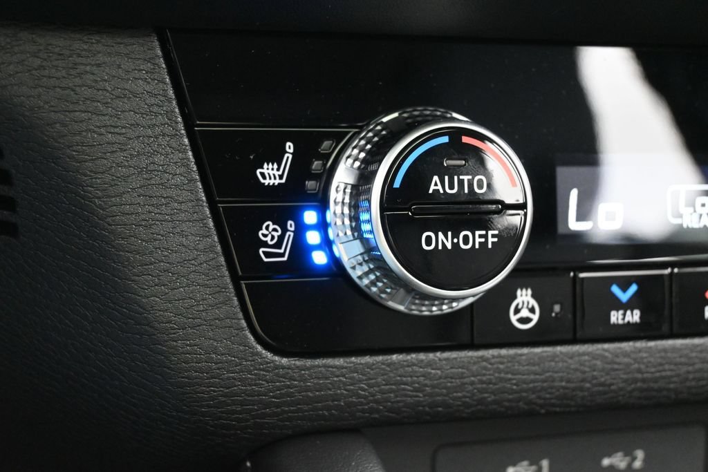 New 2026 Mitsubishi Outlander SEL FWD image 24