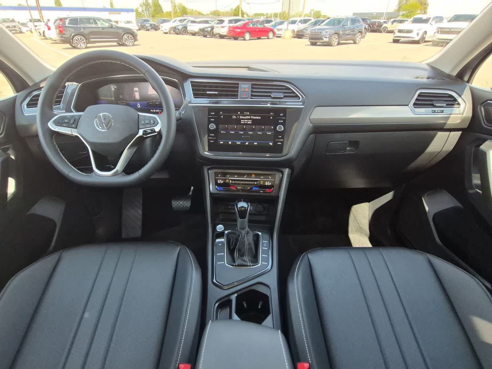 Used 2023 Volkswagen Tiguan SE w/ Panoramic Sunroof Package FWD image 15