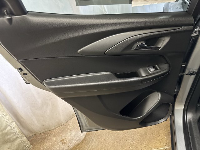 Used 2023 Chevrolet TrailBlazer LT FWD image 22