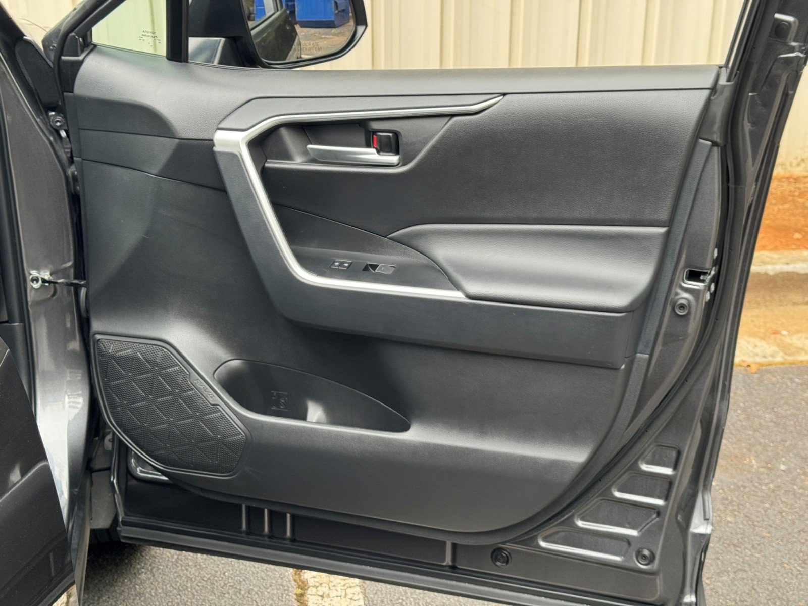 Used 2024 Toyota RAV4 XLE FWD image 37
