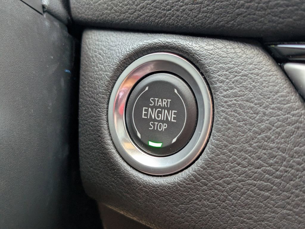 Certified 2025 Cadillac XT4 Premium Luxury AWD/4WD image 31
