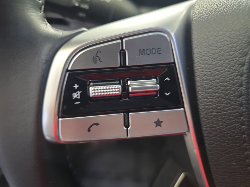 Used 2024 Kia Telluride EX w/ EX Captain's Chair Package image 18