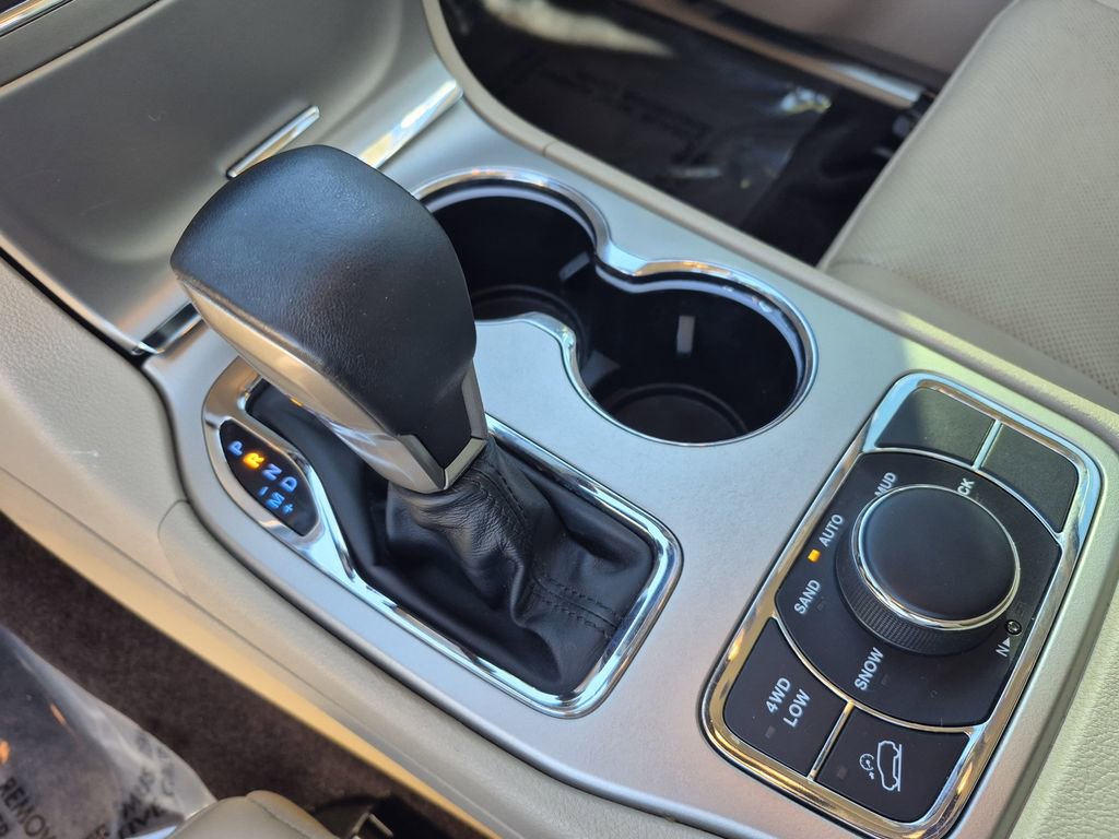 Used 2017 Jeep Grand Cherokee Limited w/ Luxury Group II image 24