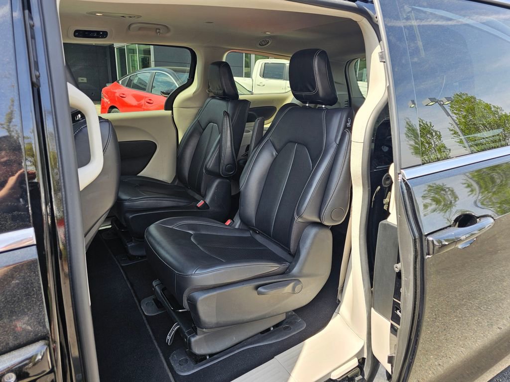Used 2024 Chrysler Pacifica Limited FWD image 14