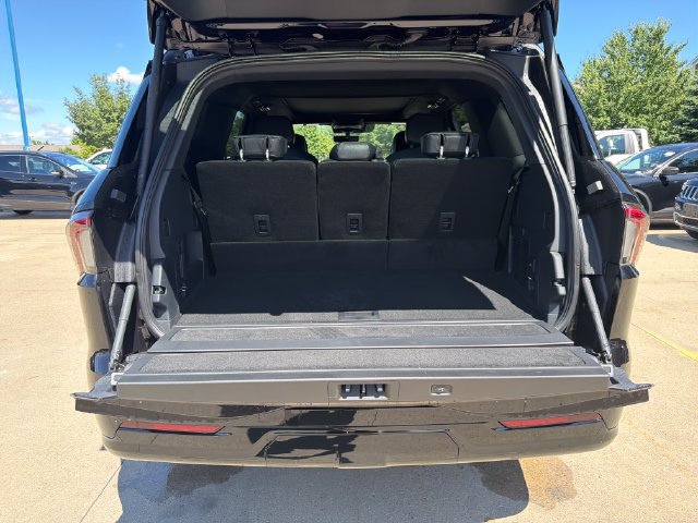 New 2026 Lincoln Navigator Reserve w/ Jet Appearance Package AWD/4WD image 8