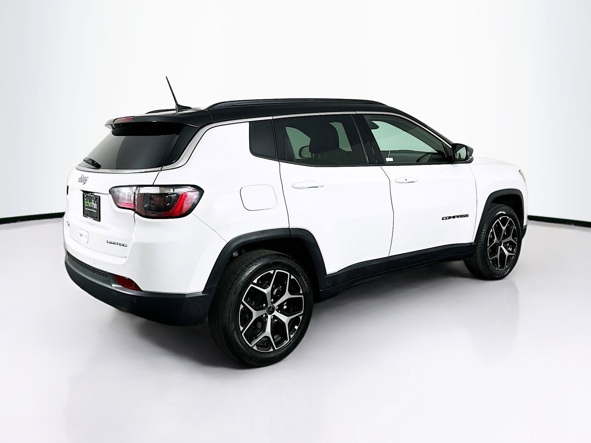 Used 2025 Jeep Compass Limited image 9