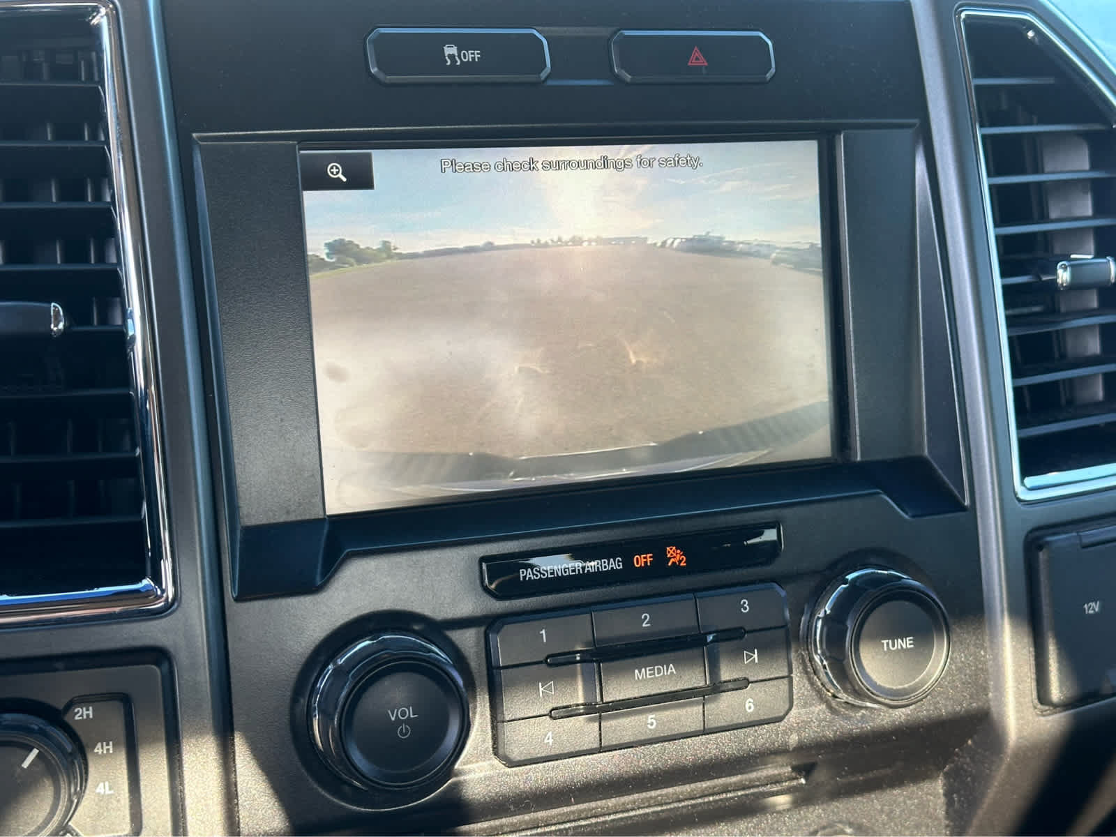 Used 2015 Ford F150 XLT w/ Equipment Group 302A Luxury AWD/4WD image 14