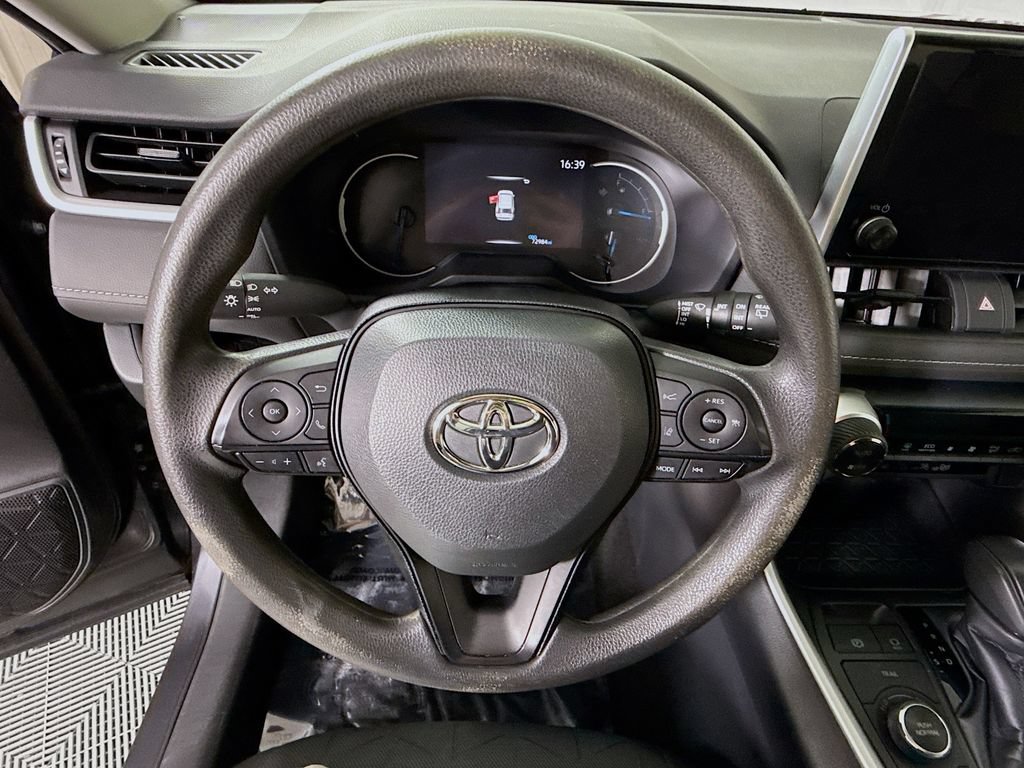 Used 2023 Toyota RAV4 XLE AWD/4WD image 19