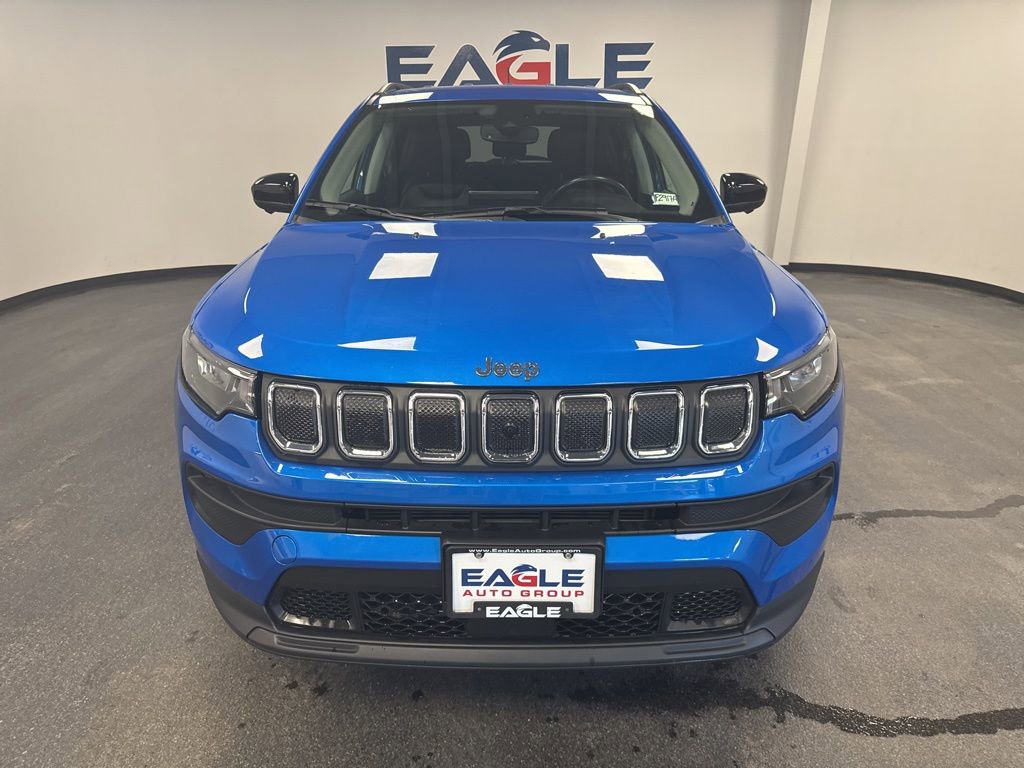 Used 2022 Jeep Compass Latitude w/ Convenience Group AWD/4WD image 3