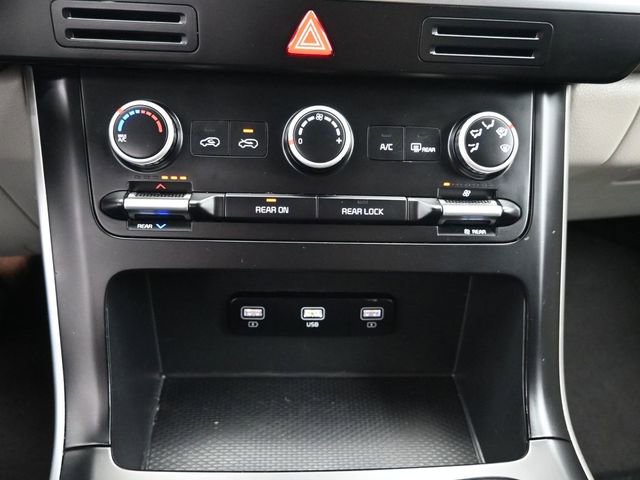 Used 2023 Kia Carnival LX image 17