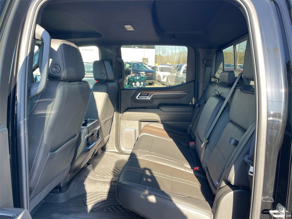 Used 2024 Chevrolet Silverado 1500 High Country w/ Technology Package image 13