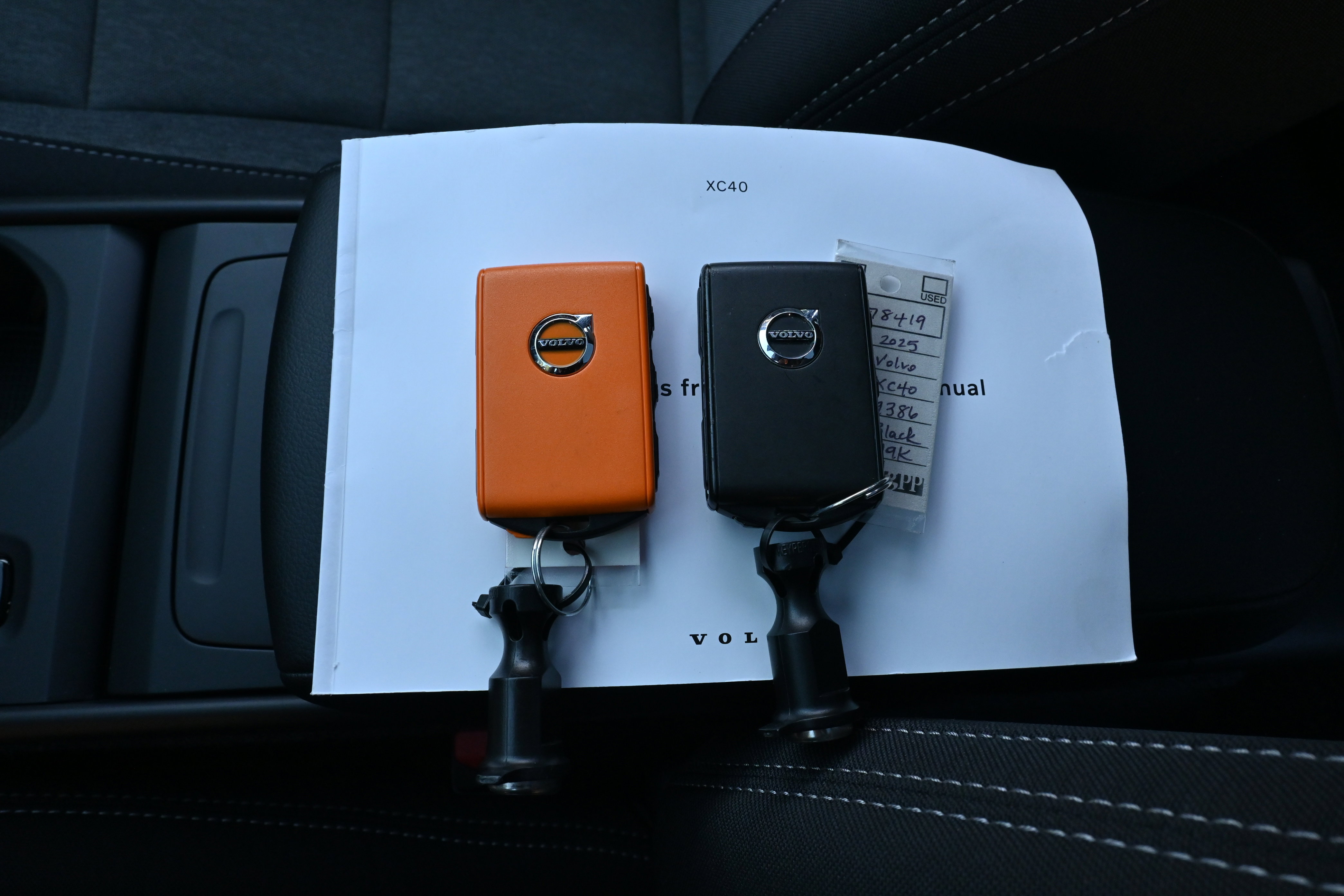 Used 2025 Volvo XC40 B5 Core image 36