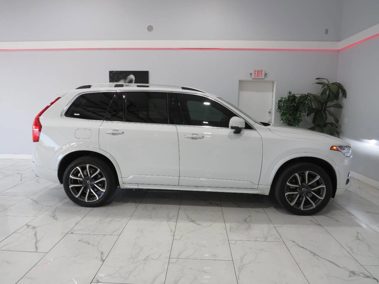 Used 2019 Volvo XC90 T6 Momentum w/ Protection Package Premier image 3